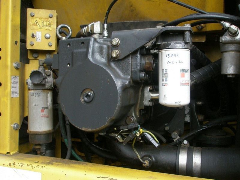 2008 Komatsu PC210LC-8 engine compartment detail 2008 Komatsu PC210LC-8 engine compartment detail