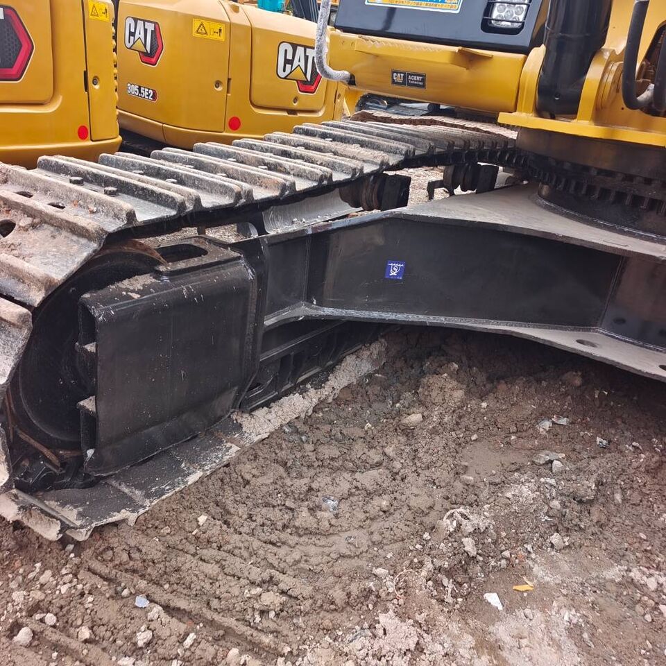 2024 Caterpillar 349D crawler excavator undercarriage view 2024 Caterpillar 349D crawler excavator undercarriage view