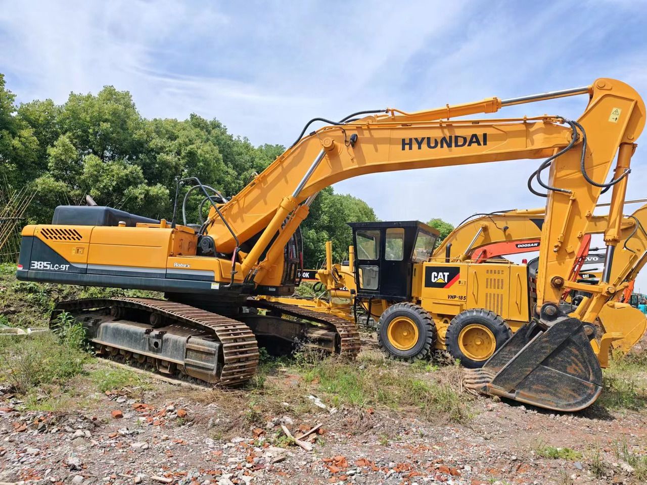 2019 Hyundai R385LC-9T crawler excavator, side profile view