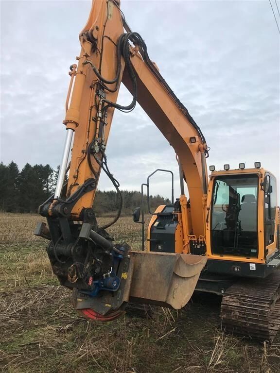 2015 Hyundai R125LCR-9A crawler excavator, front three-quarter view