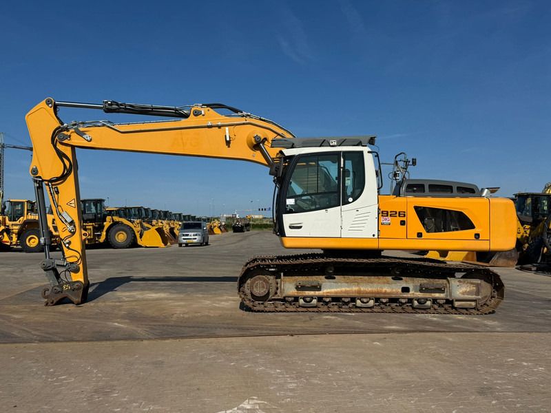 2018 Liebherr R926 LC crawler excavator, side view