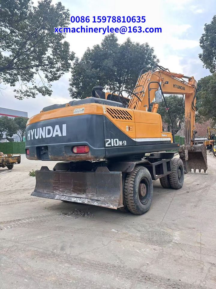 2022 Hyundai R210W-9 wheel excavator rear three-quarter view 2022 Hyundai R210W-9 wheel excavator rear three-quarter view
