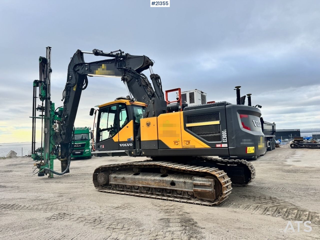 2019 Volvo EC300EL crawler excavator, side view 2019 Volvo EC300EL crawler excavator, side view