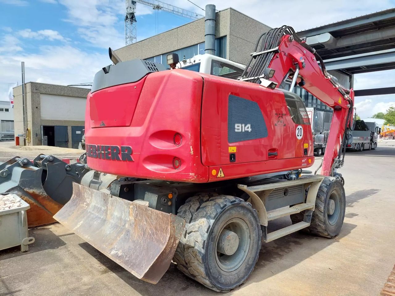 2018 Liebherr A914 LITRONIC wheel excavator, rear three-quarter view 2018 Liebherr A914 LITRONIC wheel excavator, rear three-quarter view