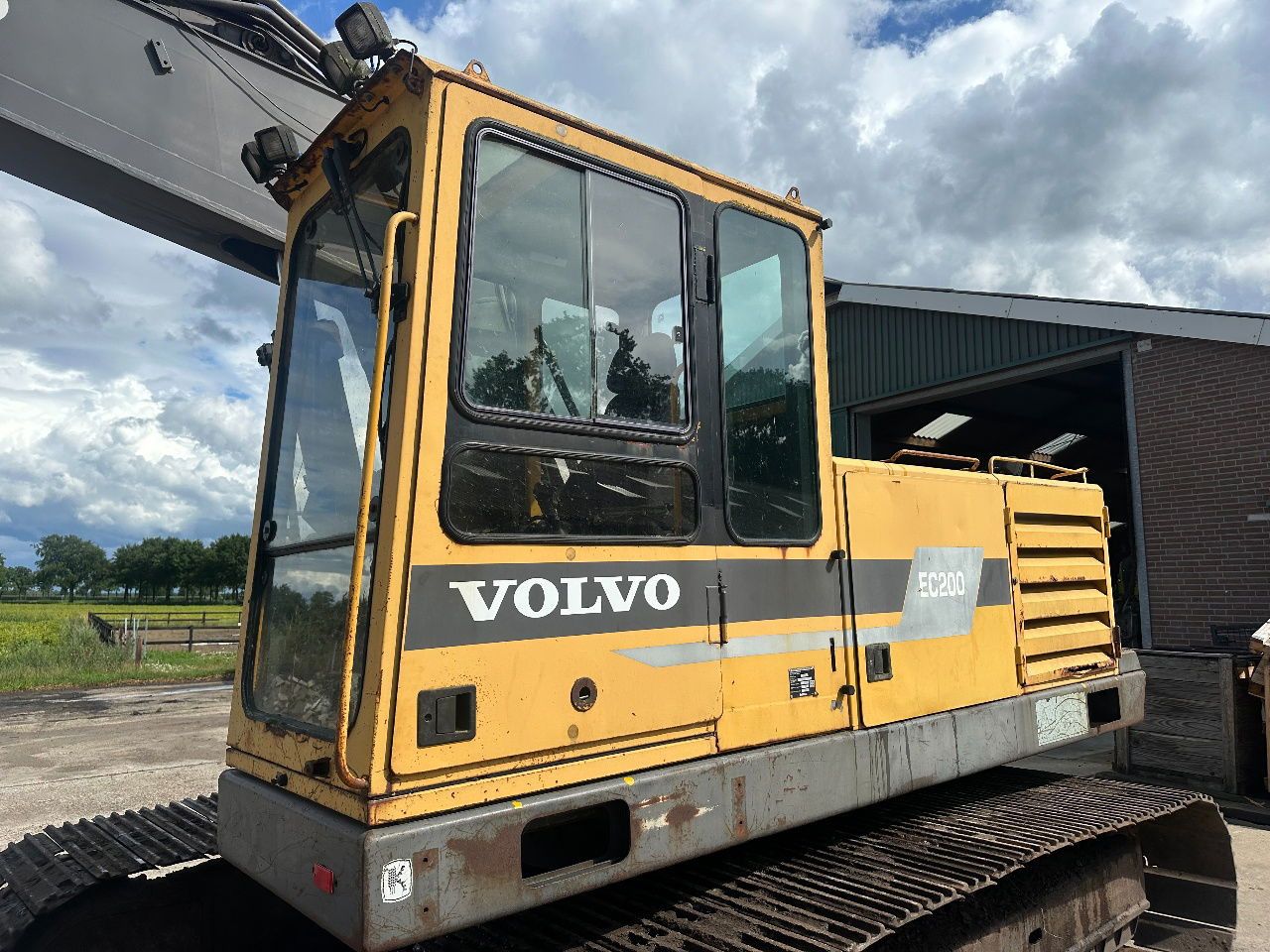 1996 Volvo EC200 crawler excavator cab and side view 1996 Volvo EC200 crawler excavator cab and side view
