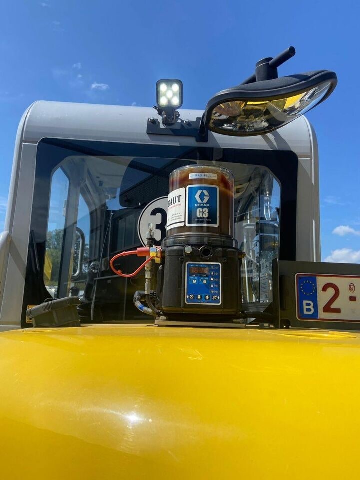 2022 Wacker Neuson EW100 wheel excavator lubrication pump detail 2022 Wacker Neuson EW100 wheel excavator lubrication pump detail