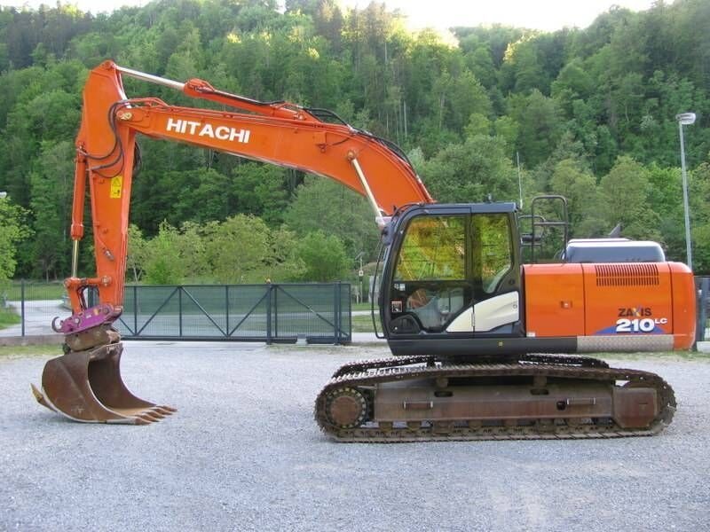 2017 Hitachi Zaxis 210LC crawler excavator, side view 2017 Hitachi Zaxis 210LC crawler excavator, side view