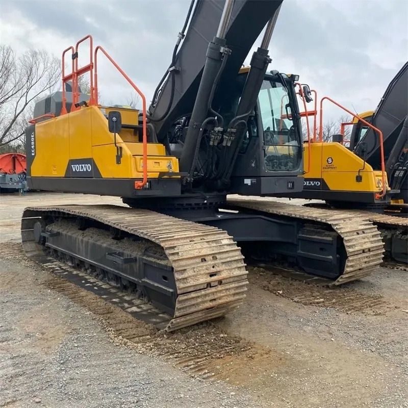 Volvo EC480E crawler excavator, front three-quarter view Volvo EC480E crawler excavator, front three-quarter view