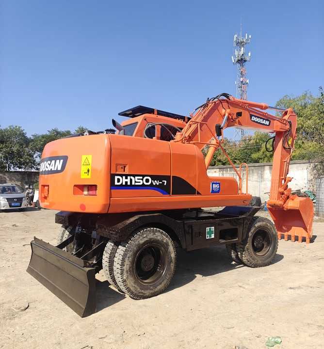 Doosan DH150W-7 wheel excavator, rear three-quarter view Doosan DH150W-7 wheel excavator, rear three-quarter view