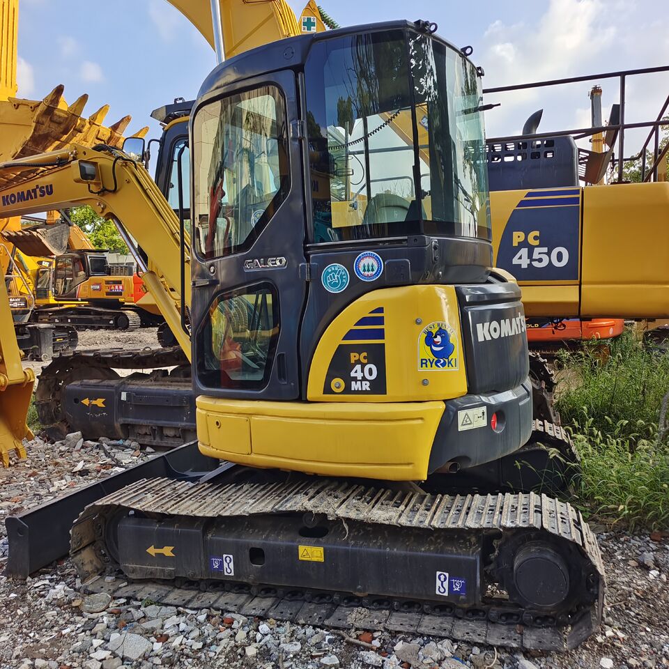 2024 Komatsu PC40 MR mini excavator, side view 2024 Komatsu PC40 MR mini excavator, side view