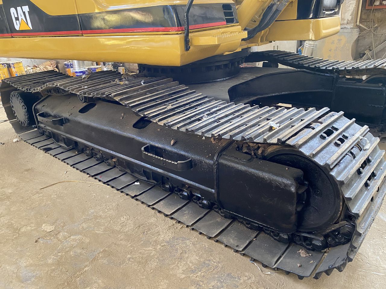 2008 Caterpillar 320B crawler excavator undercarriage view