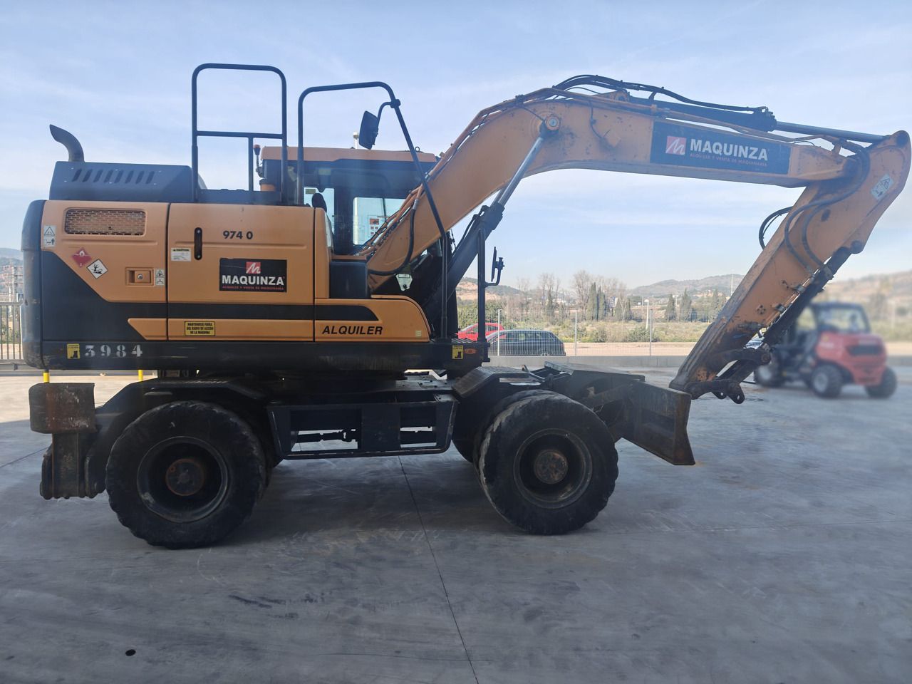 2020 Hyundai HW140 wheel excavator, side profile view