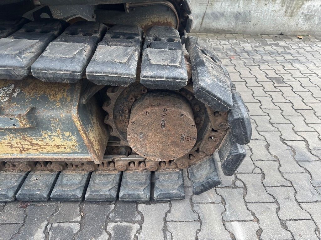2015 Wacker Neuson 14504 crawler excavator track detail 2015 Wacker Neuson 14504 crawler excavator track detail