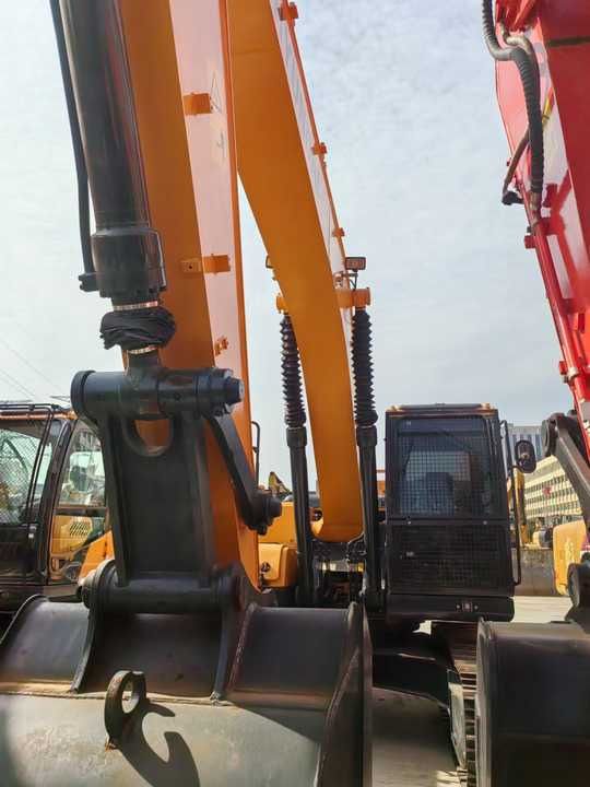 Hyundai R220LC-9S crawler excavator boom and cab view Hyundai R220LC-9S crawler excavator boom and cab view