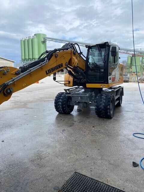 2021 Liebherr A914 COMPACT wheel excavator, side view 2021 Liebherr A914 COMPACT wheel excavator, side view