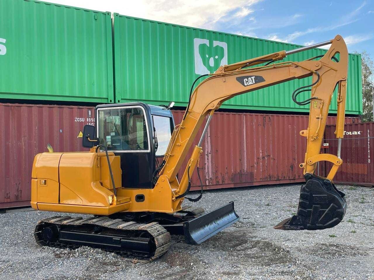 2010 Caterpillar crawler excavator, side view 2010 Caterpillar crawler excavator, side view
