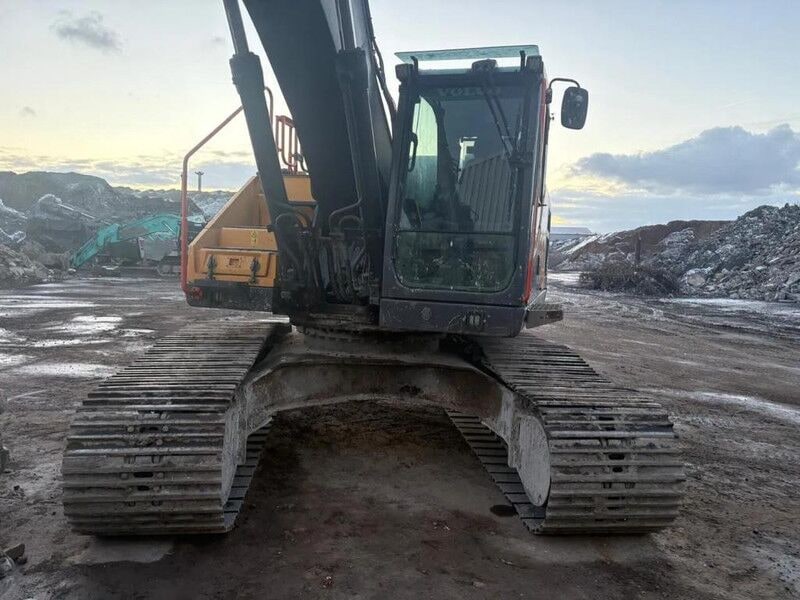 2021 Volvo EC300E crawler excavator, front view 2021 Volvo EC300E crawler excavator, front view