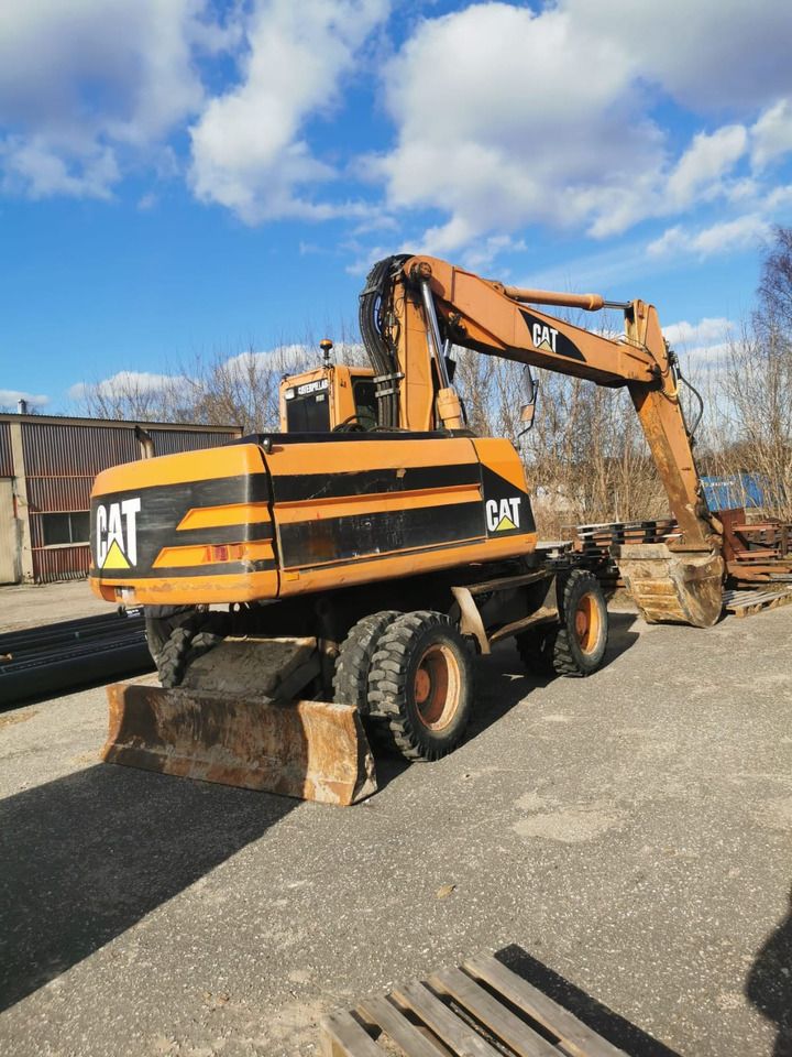 2001 Caterpillar M318 wheel excavator, rear three-quarter view 2001 Caterpillar M318 wheel excavator, rear three-quarter view