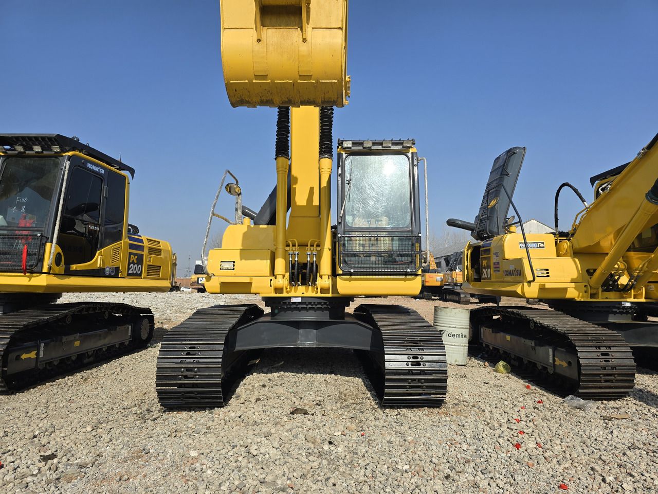 Escavatore cingolato Komatsu PC200-8 del 2025, vista frontale