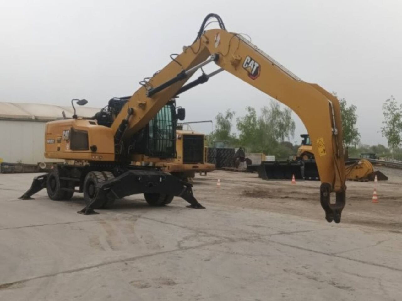 2020 Caterpillar MH3022-1 wheel excavator, side view
