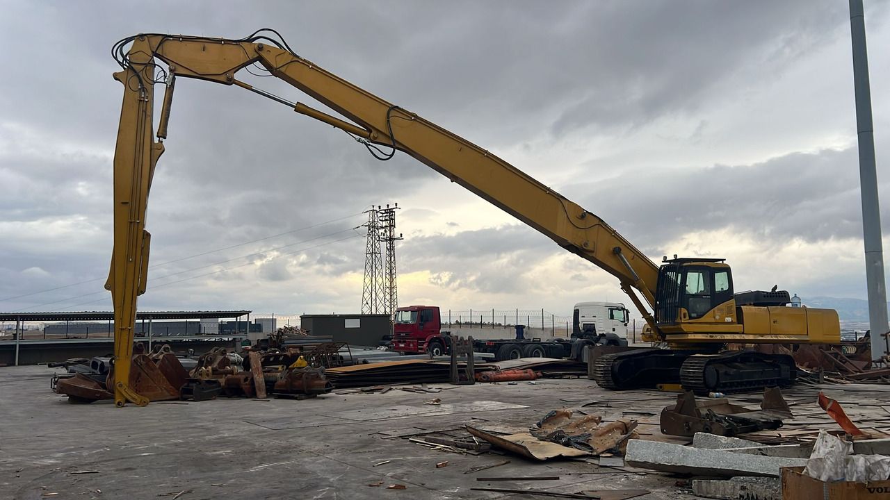 2005 Komatsu PC450 demolition excavator side view