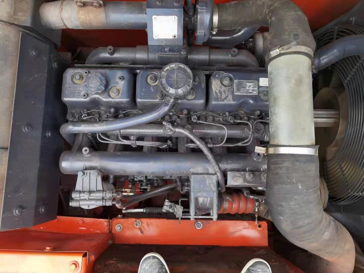 2017 Doosan DX300LC crawler excavator engine bay view 2017 Doosan DX300LC crawler excavator engine bay view