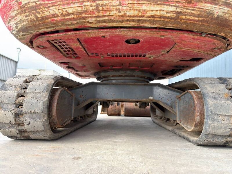 2017 Takeuchi TB230 mini excavator undercarriage view 2017 Takeuchi TB230 mini excavator undercarriage view