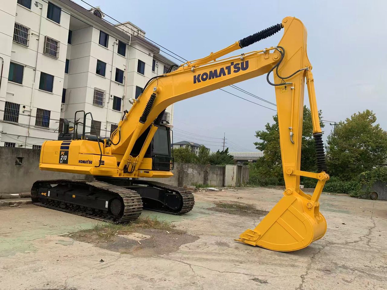 2022 Komatsu PC210LC crawler excavator, side view
