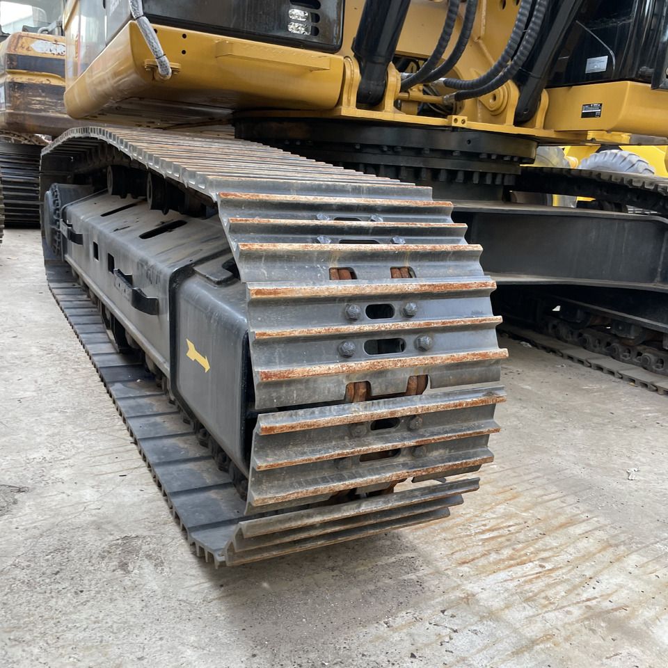 2023 Caterpillar 336D2 crawler excavator undercarriage view 2023 Caterpillar 336D2 crawler excavator undercarriage view