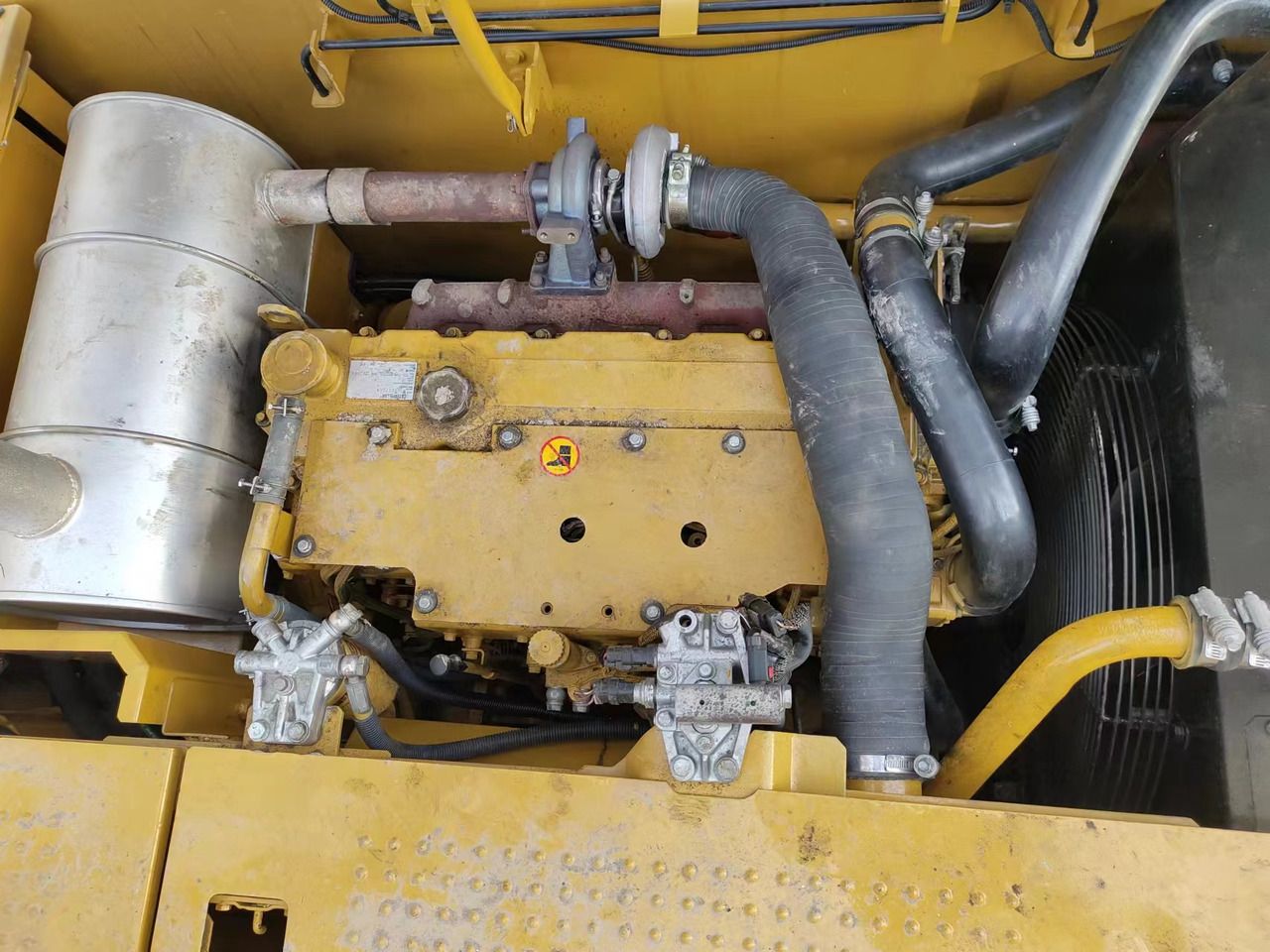 2022 Caterpillar 320D2 rupsgraafmachine motorruimte aanzicht 2022 Caterpillar 320D2 rupsgraafmachine motorruimte aanzicht