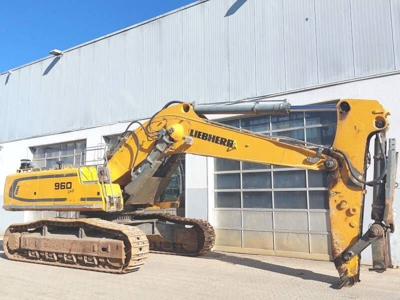 2020 Liebherr R960 SME crawler excavator side view