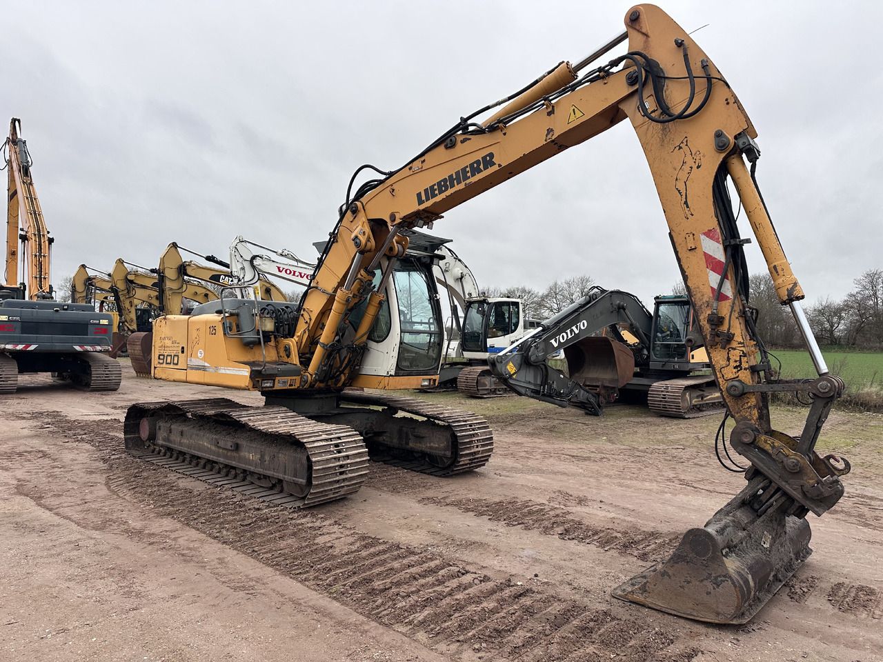 2011 Liebherr R900C crawler excavator, side view 2011 Liebherr R900C crawler excavator, side view