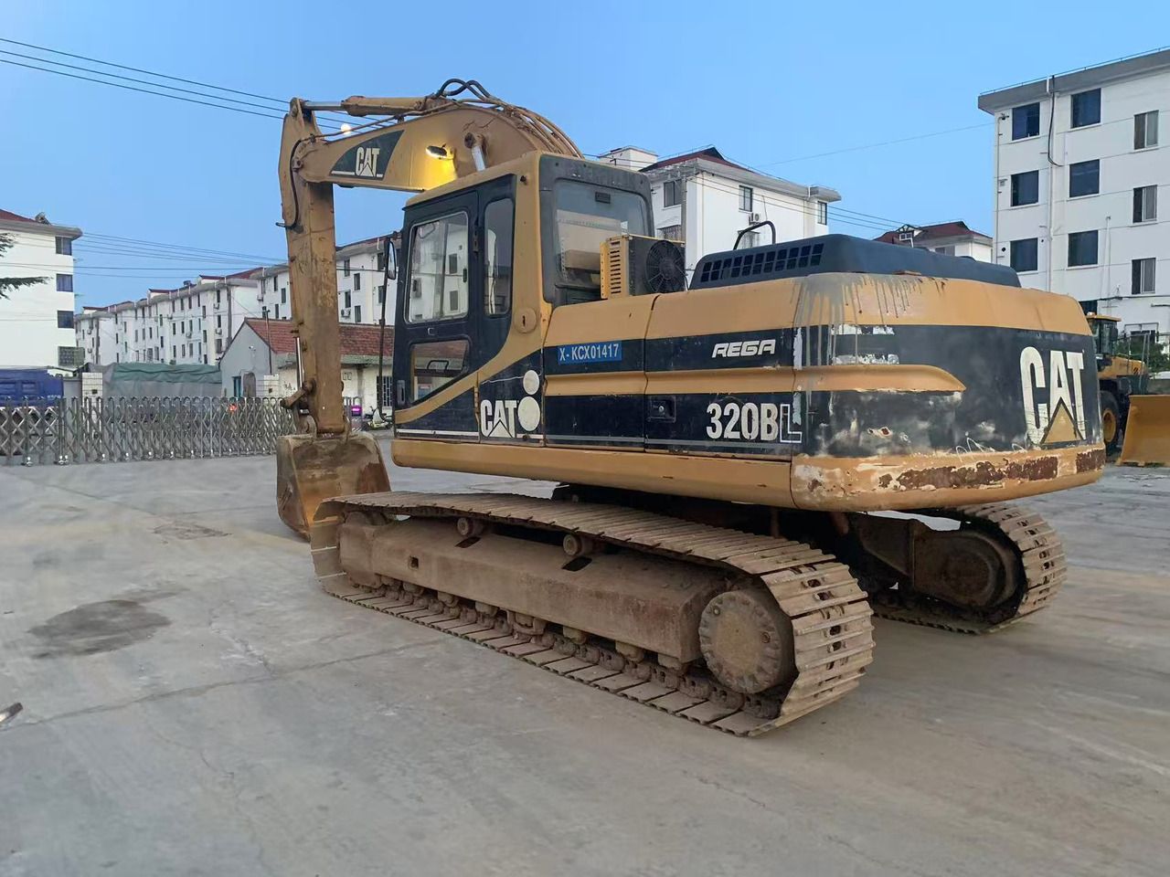 2016 Caterpillar 320BL crawler excavator, rear three-quarter view 2016 Caterpillar 320BL crawler excavator, rear three-quarter view