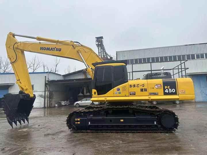 Komatsu PC450-7 Crawler Excavator side view Komatsu PC450-7 Crawler Excavator side view