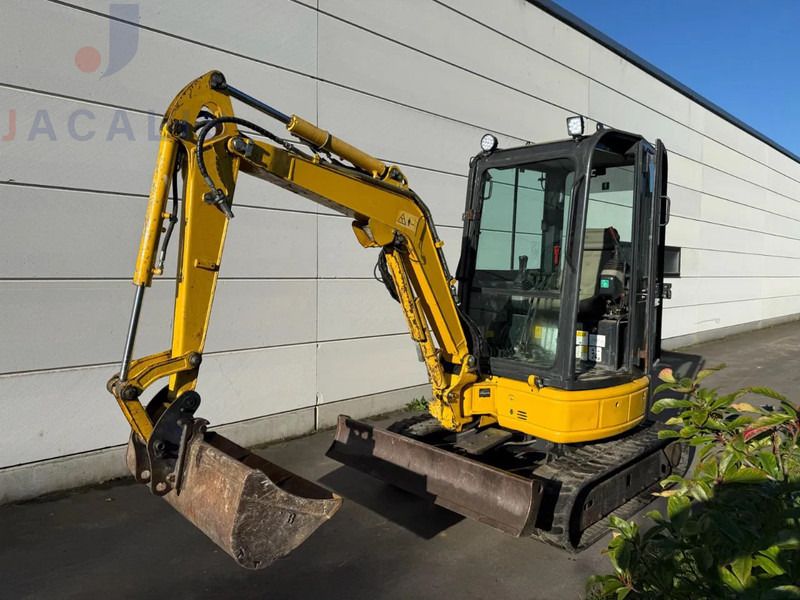 2017 Komatsu PC26MR-3 mini excavator, side profile view 2017 Komatsu PC26MR-3 mini excavator, side profile view