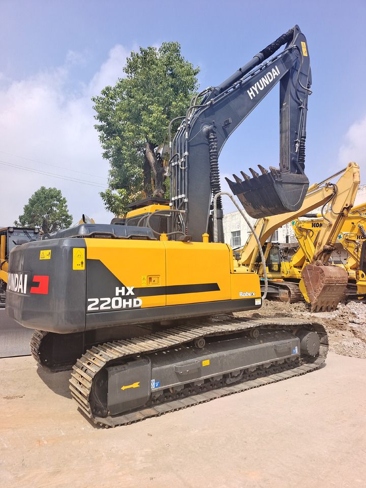 2024 Hyundai HX220HD crawler excavator rear three-quarter view 2024 Hyundai HX220HD crawler excavator rear three-quarter view