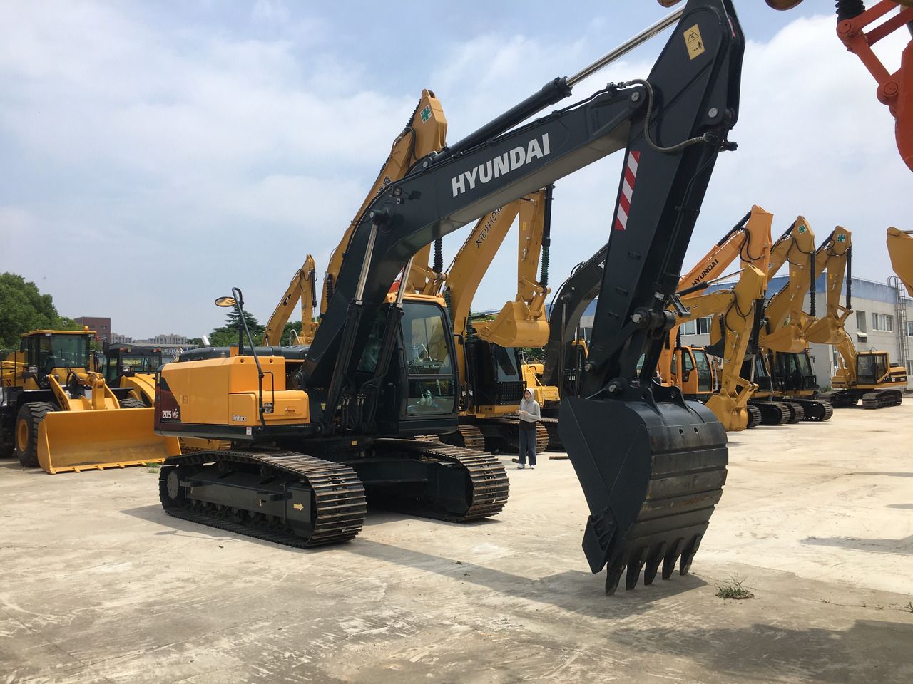 2026 Hyundai 205VS crawler excavator, side view
