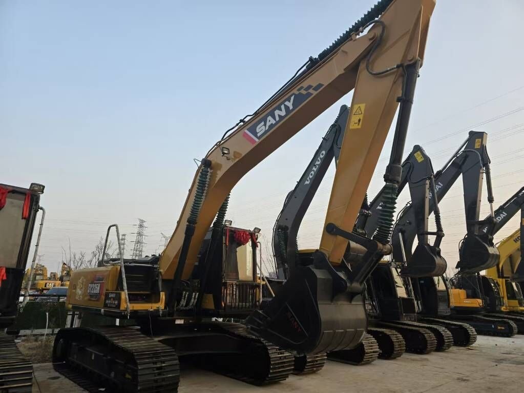 2025 Sany SY235H crawler excavator, side view 2025 Sany SY235H crawler excavator, side view