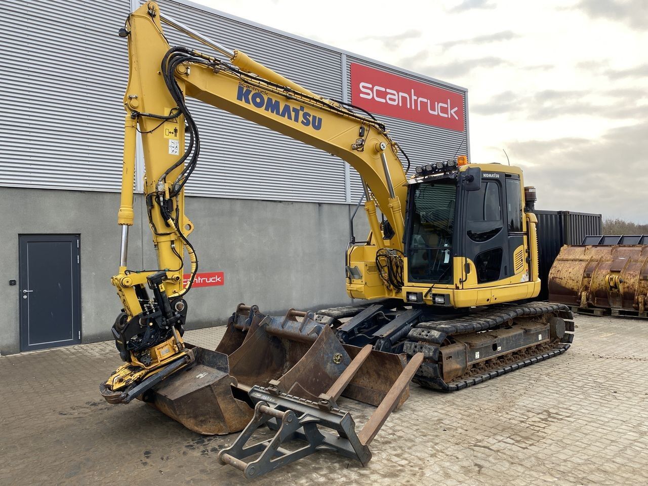 2017 Komatsu PC138US-11 crawler excavator, side view