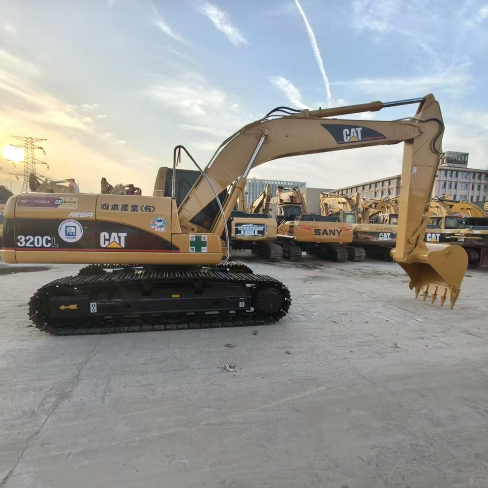 2019 Caterpillar 320CL excavator, side profile view 2019 Caterpillar 320CL excavator, side profile view