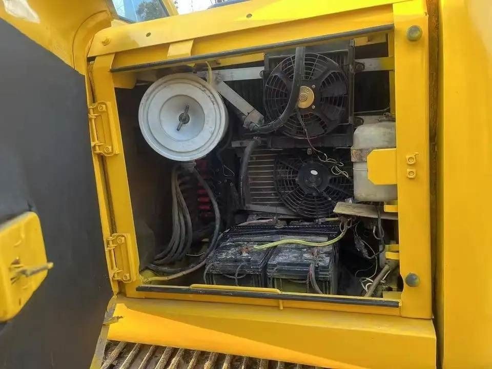 2020 Komatsu PC120-6 mini excavator engine compartment view 2020 Komatsu PC120-6 mini excavator engine compartment view