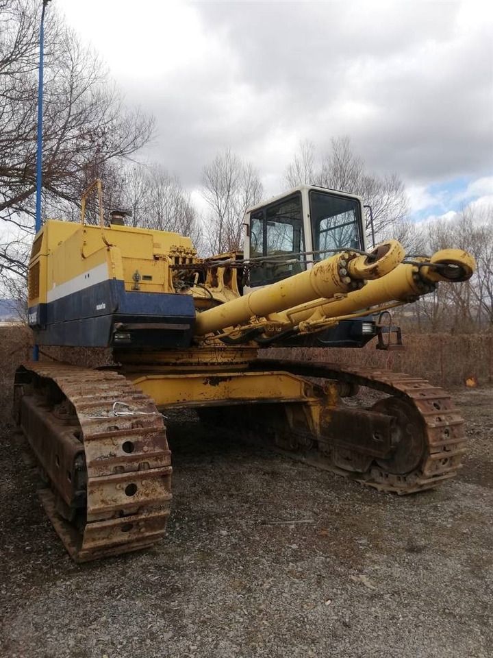 1992 Komatsu PC 650 SE-5 crawler excavator, front three-quarter view 1992 Komatsu PC 650 SE-5 crawler excavator, front three-quarter view