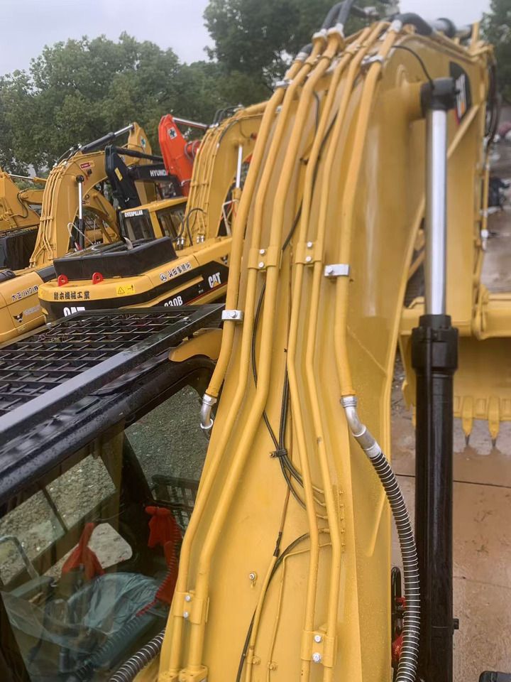 2018 Caterpillar 329D crawler excavator boom and hydraulic lines view