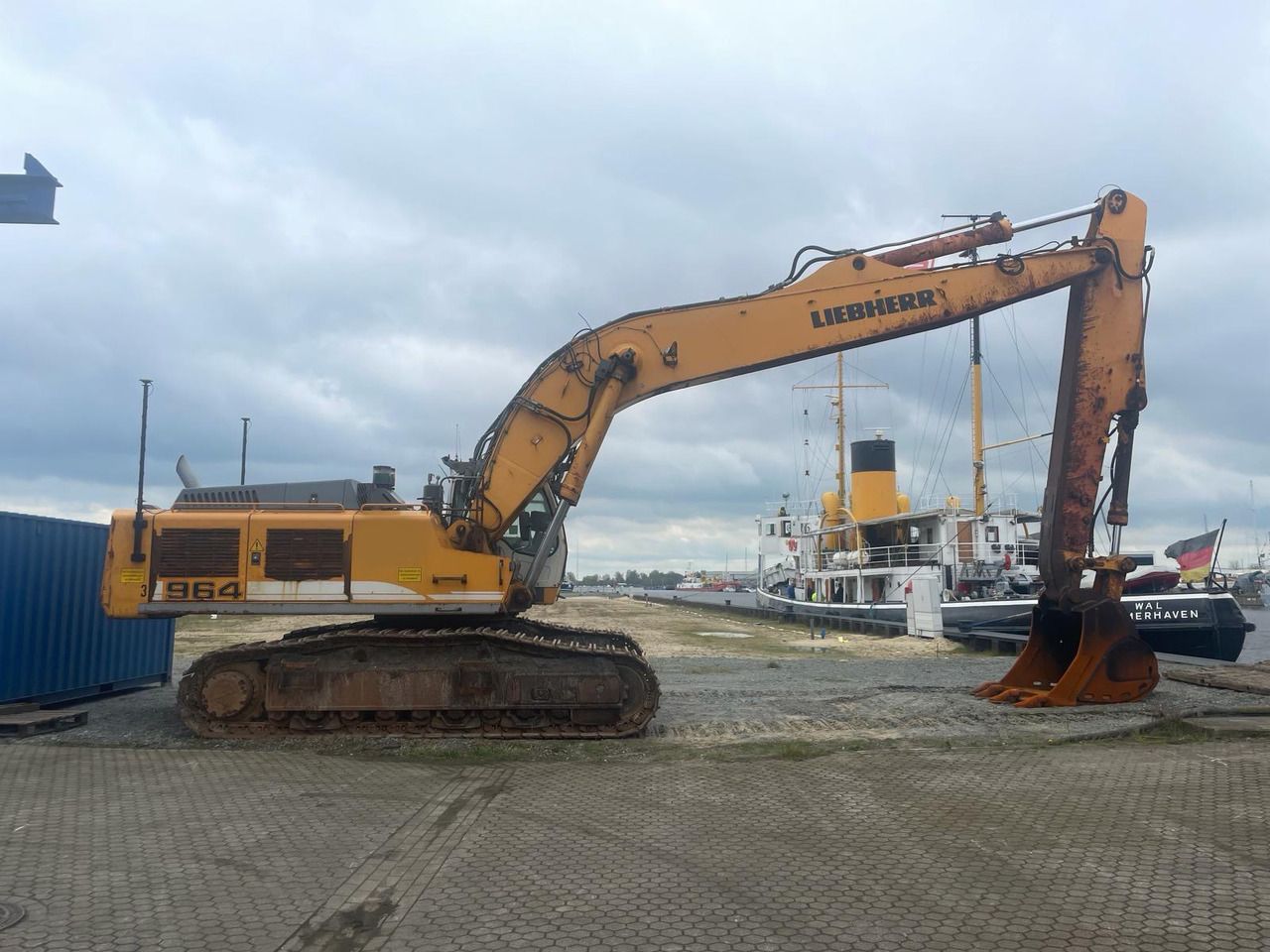 2010 Liebherr R964CHDS demolition excavator, side view 2010 Liebherr R964CHDS demolition excavator, side view