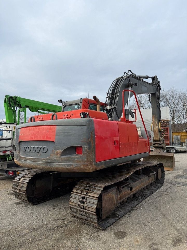 2006 Volvo EC160B NLC crawler excavator, rear three-quarter view 2006 Volvo EC160B NLC crawler excavator, rear three-quarter view