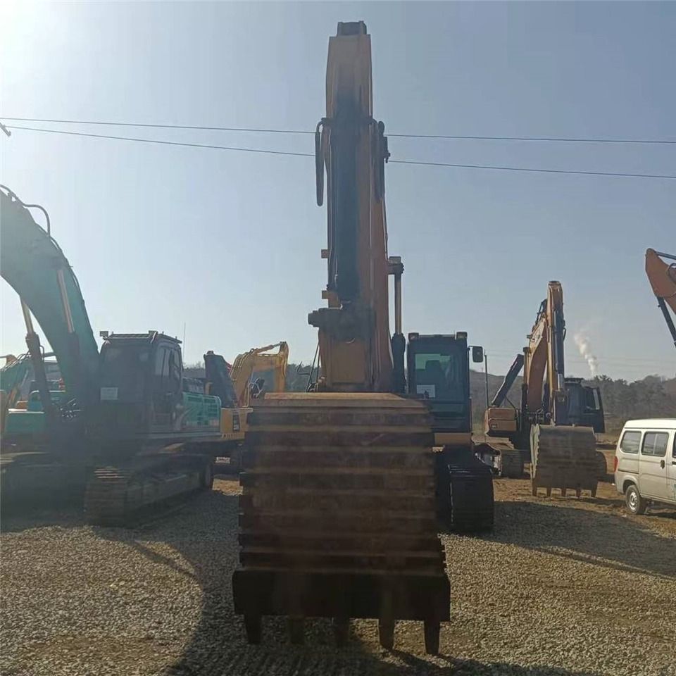 2023 Caterpillar 336D crawler excavator, front view of bucket and boom 2023 Caterpillar 336D crawler excavator, front view of bucket and boom