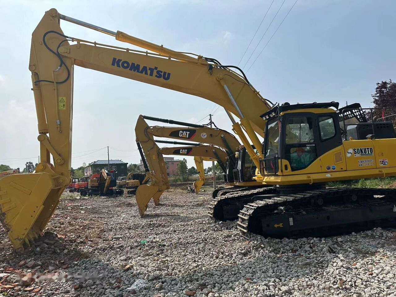 Komatsu PC450 crawler excavator side view