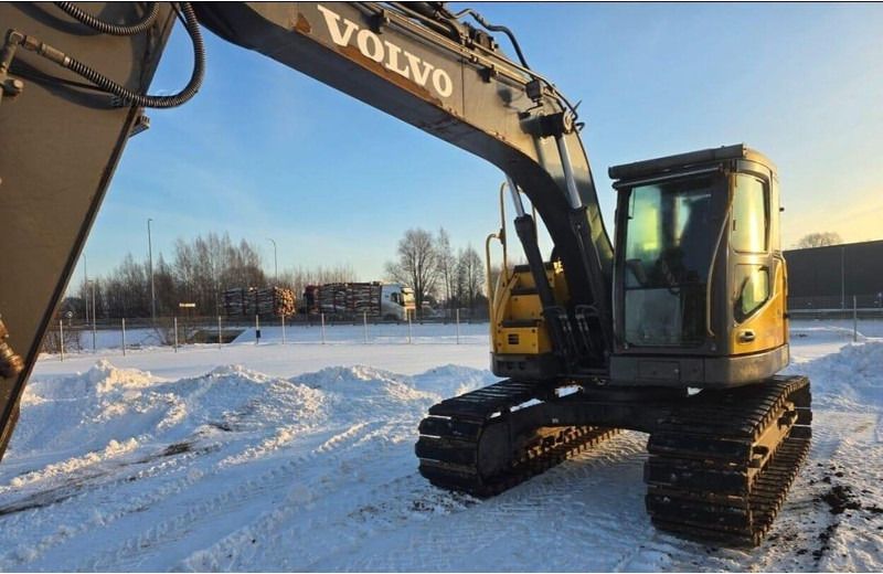 2018 Volvo ECR145CL crawler excavator, side view 2018 Volvo ECR145CL crawler excavator, side view