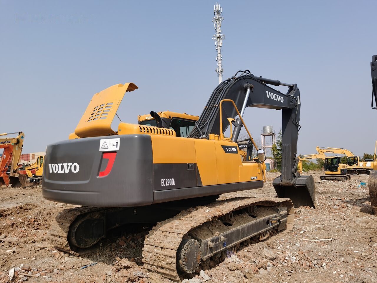 Volvo EC290D crawler excavator rear three-quarter view Volvo EC290D crawler excavator rear three-quarter view