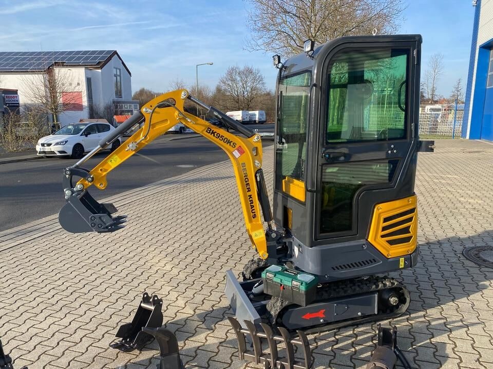 Berger Kraus BK950KS mini excavator, side view Berger Kraus BK950KS mini excavator, side view
